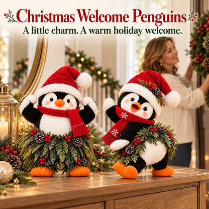 Weihnachtliche Pinguin-Willkommensdekoration mit Weihnachtsmütze und festlichem Grün
