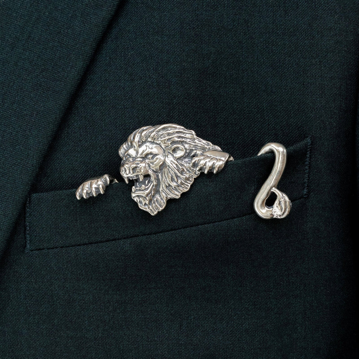 🦁✨ Luxury Sculpted Animal Brooch – Premium Statement Piece for Suits & Blazers