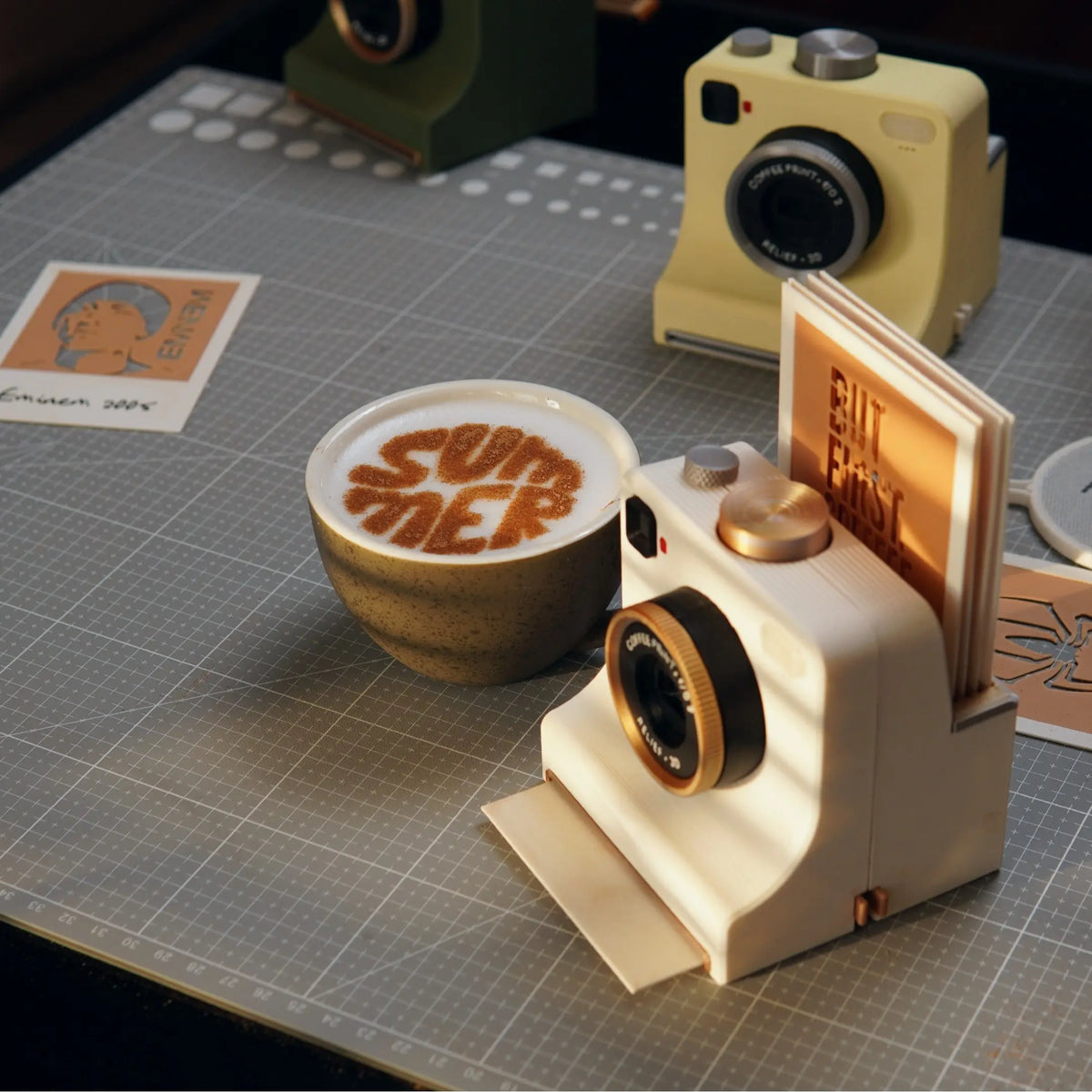 Vintage Camera Latte Art Maker – Mechanical Coffee Stencil Printer for Picture-Perfect Drinks