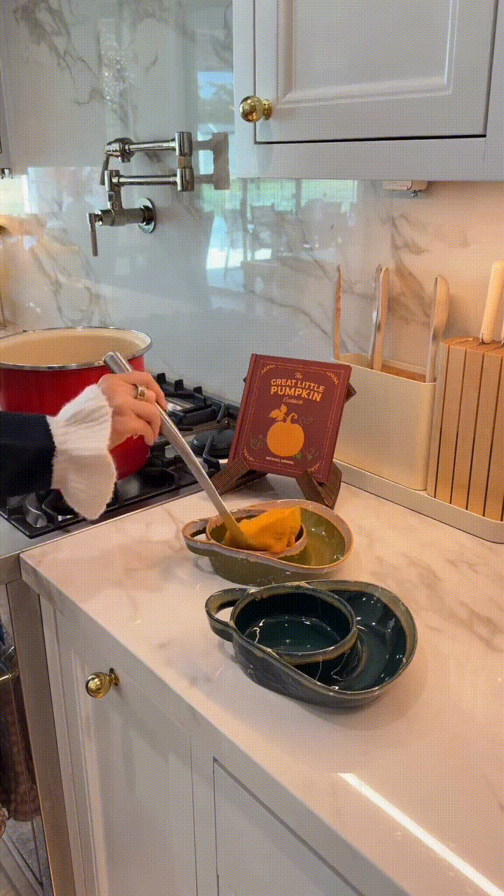 Vintage Embossed Ceramic Divided Baking Dish GIF Demo