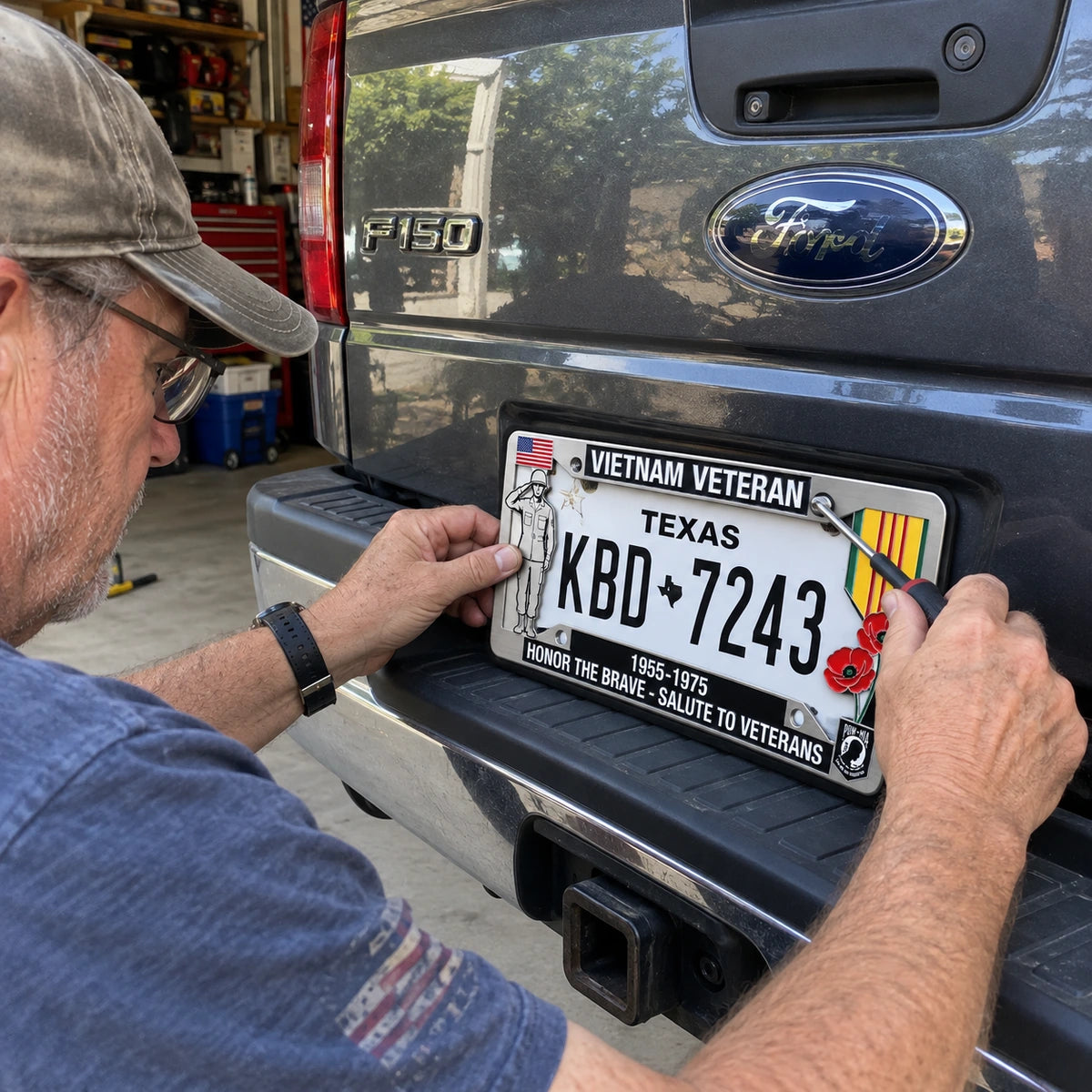 🇺🇸 Vietnam Veteran Commemorative Metal License Plate Frame – Honor the Brave, Military Tribute Gift 🎖️